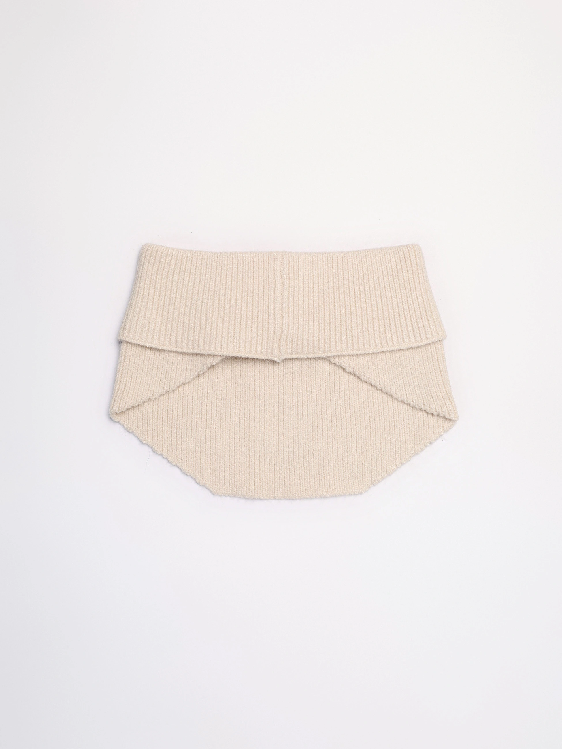 Шарф-манишка с декоративной нашивкой в ассортименте